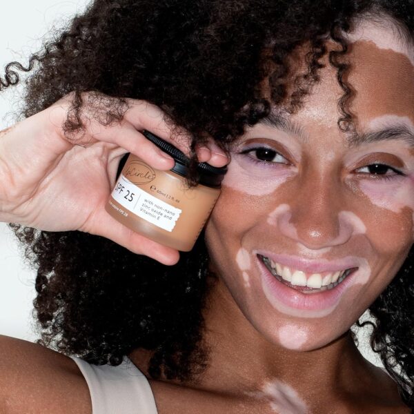 UpCircle SPF 25 Mineral Sunscreen 60ml - Image 2